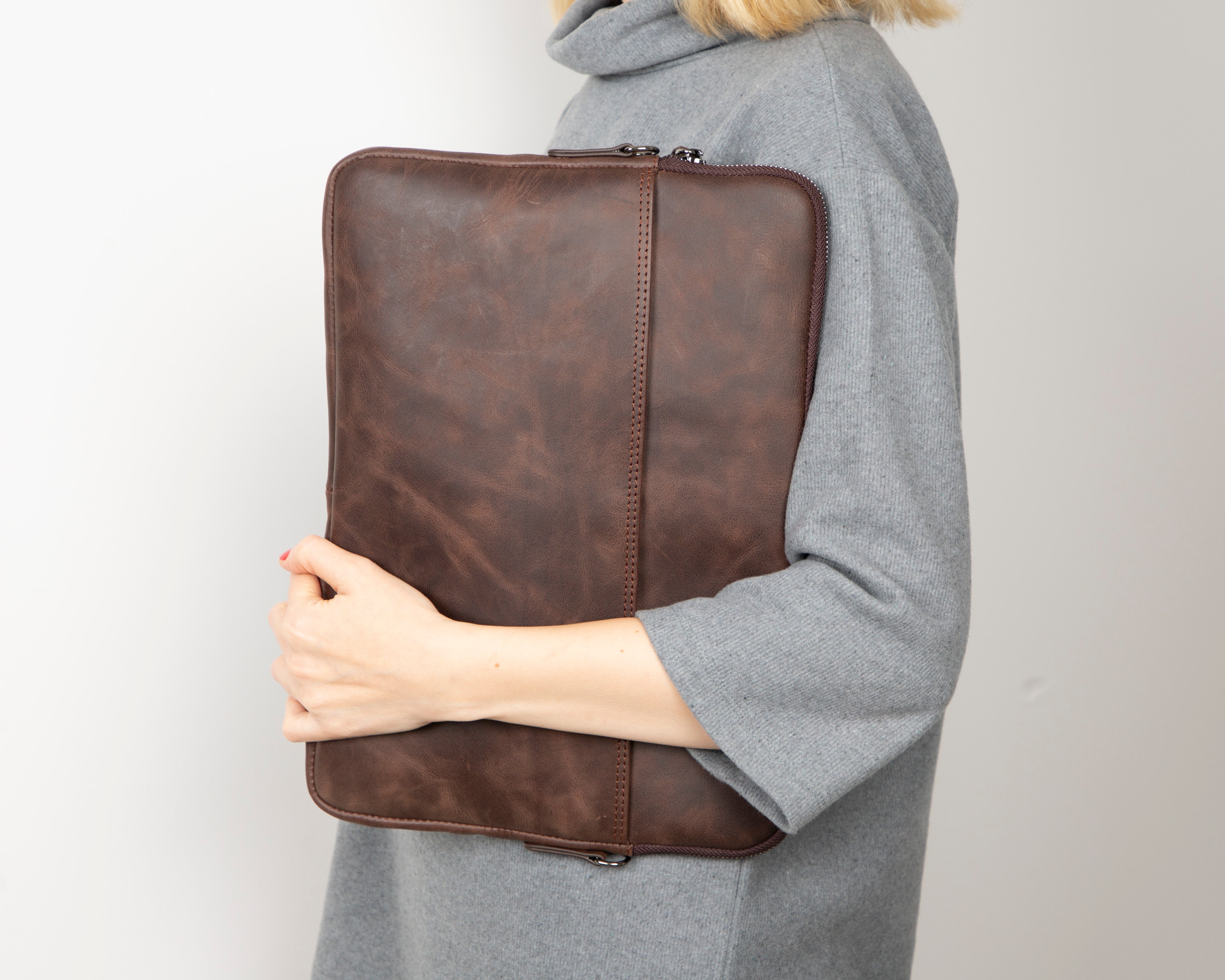 Awe Slim Leather Laptop / Tablet Bag