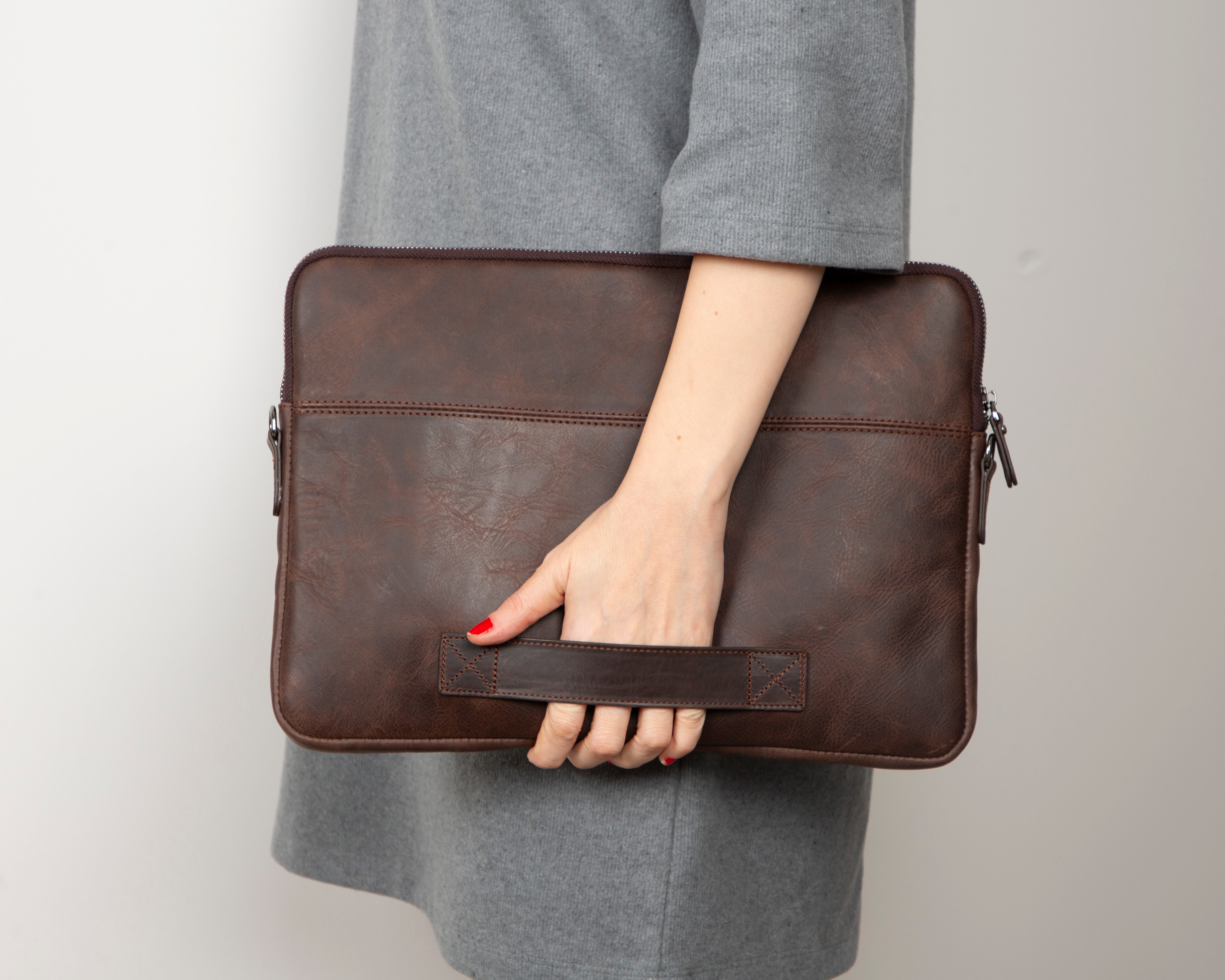 Awe Slim Leather Laptop / Tablet Bag