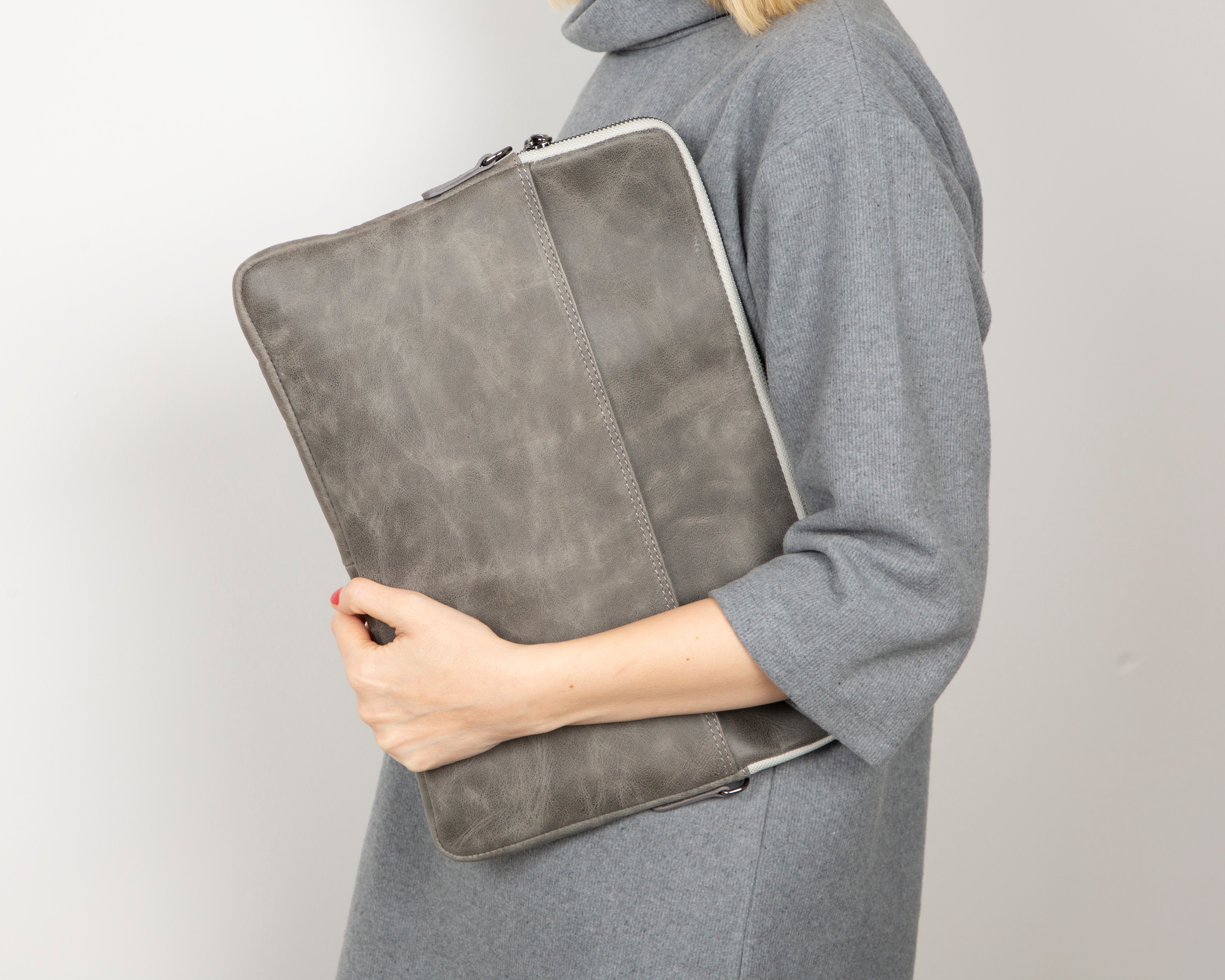 Awe Slim Leather Laptop / Tablet Bag